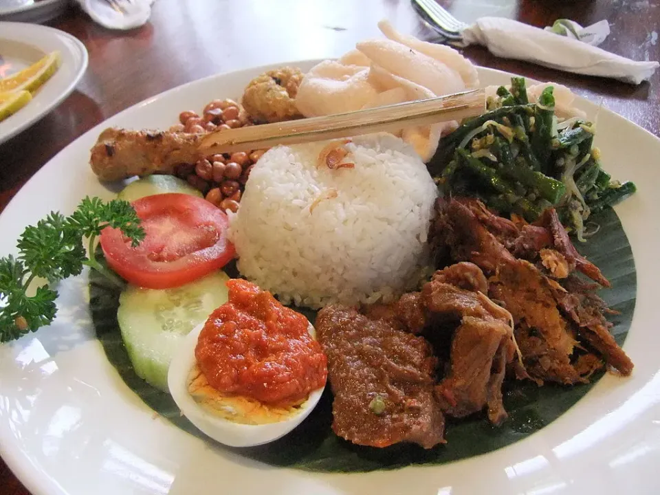 5 Makanan Halal Khas Bali yang Wajib Dicoba